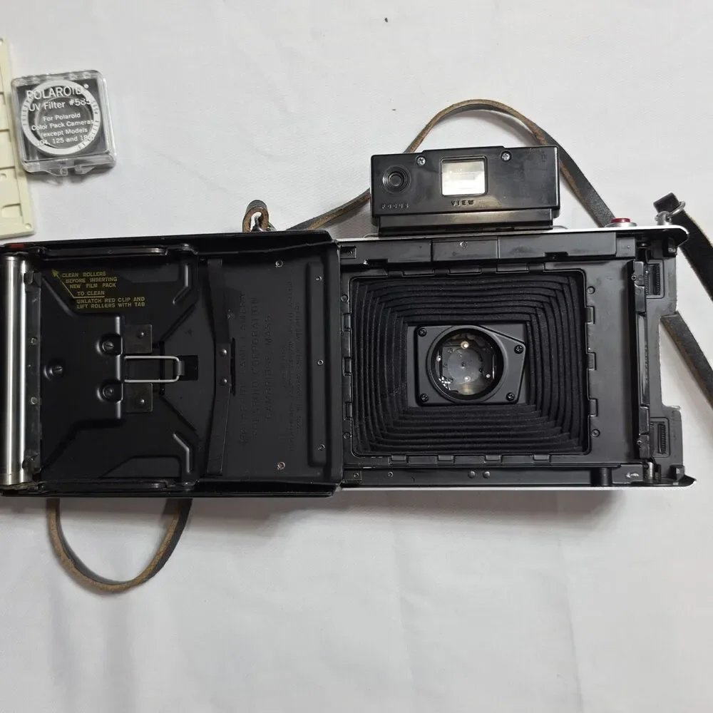VTG Polaroid Land Camera 100 w/Case Flash Manual Photography Collectible Vintage